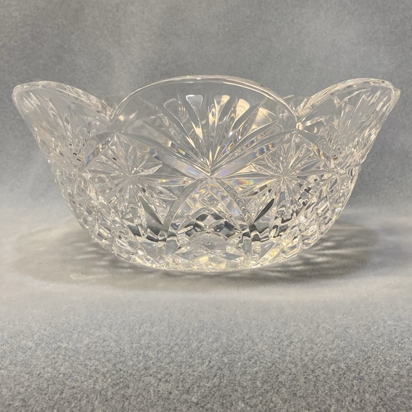 Waterford Crystal Salad Bowl with Scalloped Edging 9- inch Round - Picture 4 of 13